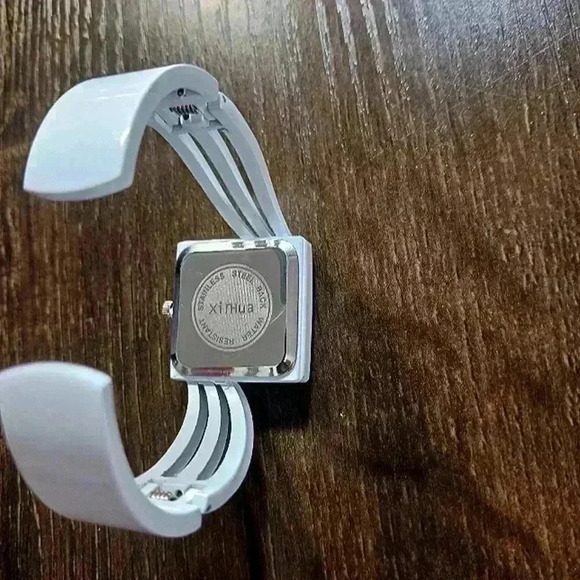 Water resistant watch - Picture 5 of 5